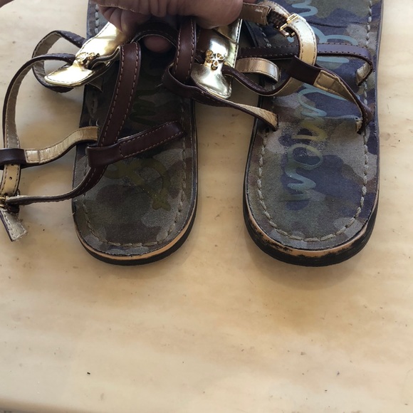 Adorable Sam Edelman gold camo thong sandals - Picture 5 of 5